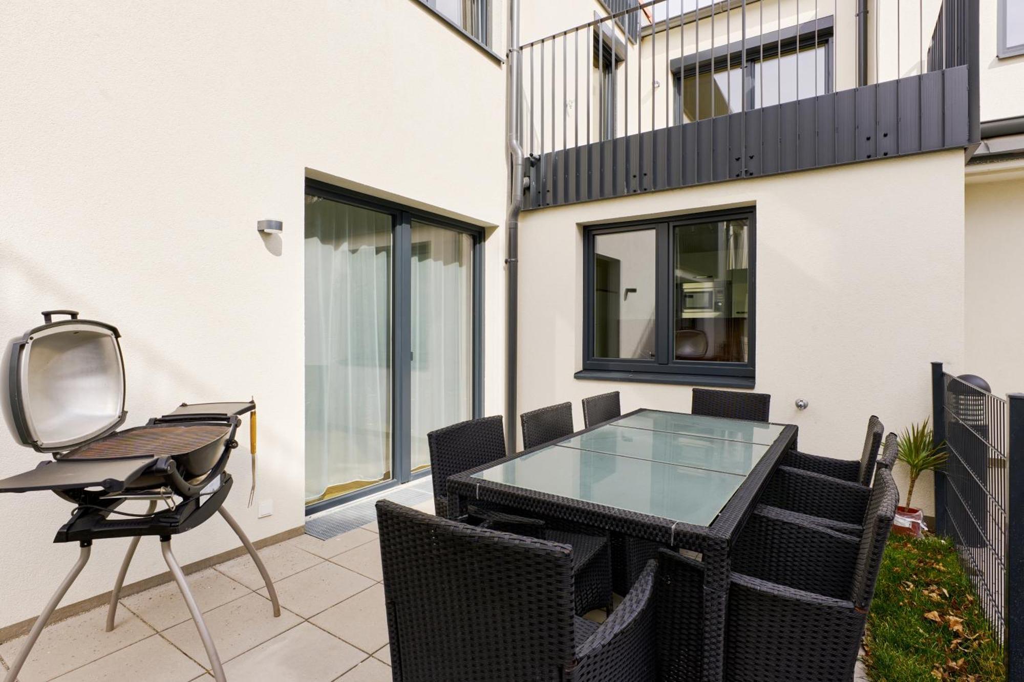 Symphony - Garden, Terrace And Grill *